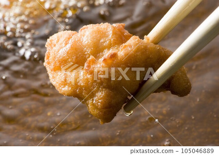 deep-fried chicken 105046889