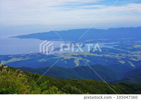 Lake Kamo and Ryotsu Bay from the summit of Mt. 105047360