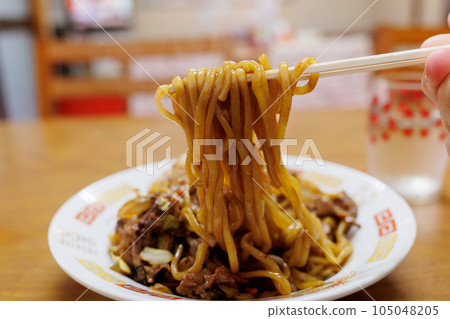 Freshly steamed Chinese fried noodles (Kuroishi City, Aomori Prefecture) 105048205