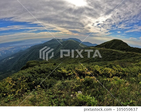 The ridgeline to Mt. Myoken from the summit of Mt. 105050637