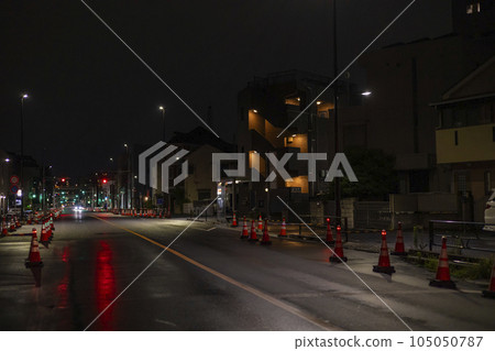 Oji, Kita-ku, residential area at night, intersection, red light Oji, Kita-ku, residential area at night, intersection, red light 105050787