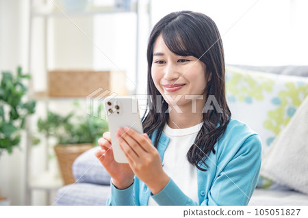 Lifestyle A woman looking at a smartphone 105051827