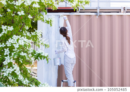 Woman painting woman painting Woman painting woman painting 105052485