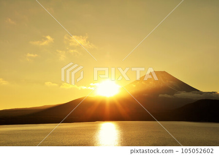 Japan's dawn Mt Fuji and the sun Japan's dawn Mt Fuji and the sun 105052602