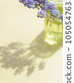 Muscari flowers <flowers in the image of spring in a bottle on the table by the window> 105054763