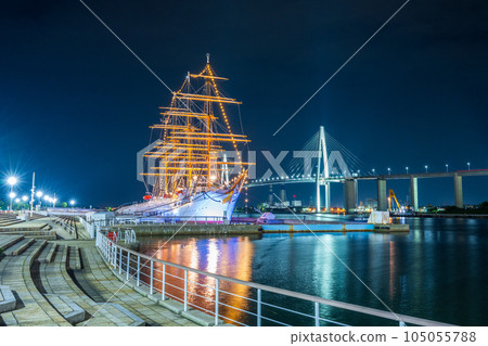 海王丸公園的夜景，光線反射在海面上，美麗極了 | 富山縣射水市 105055788