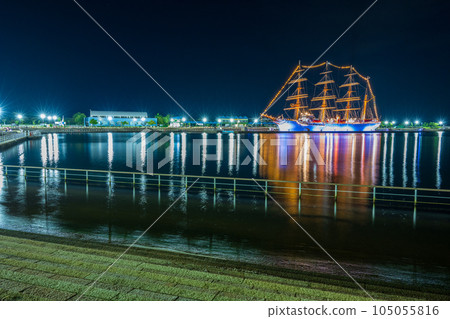 海王丸公園的夜景，光線反射在海面上，美麗極了 | 富山縣射水市 105055816