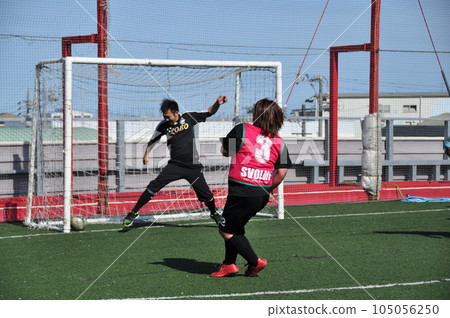 Woman shoots in futsal Woman shoots in futsal 105056250