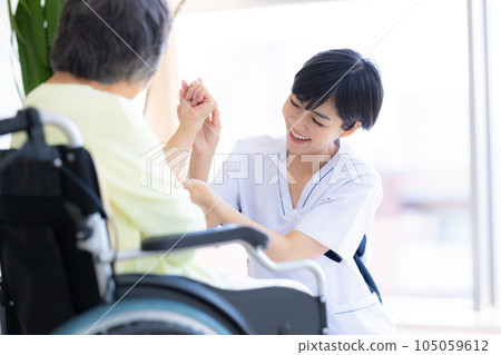 Medical senior doctor and physiotherapist Medical senior doctor and physiotherapist 105059612