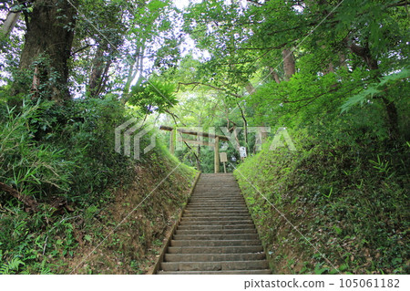The approach to the keystone of Togoku Sansha Katori Shrine The approach to the keystone of Togoku Sansha Katori Shrine 105061182