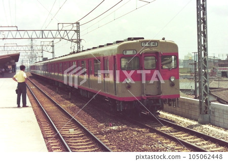Tobu 8000 series 8127 and others in the two-tone color era, at Umejima, July 25, 1974 105062448