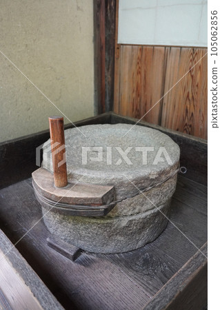 Traditional hand-cranked millstone (Setagaya, Tokyo) 105062856