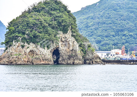 Inubashiri Island seen from a pleasure boat Inubashiri Island seen from a pleasure boat 105063106