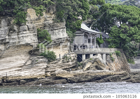 從遊船上看到的下田龍神社 105063116
