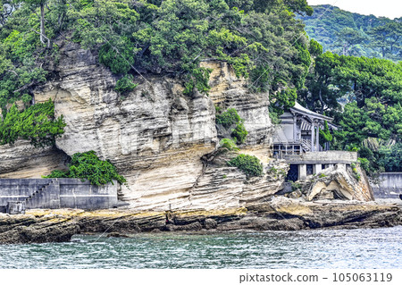 Susaki Benten Island seen from a pleasure boat Susaki Benten Island seen from a pleasure boat 105063119