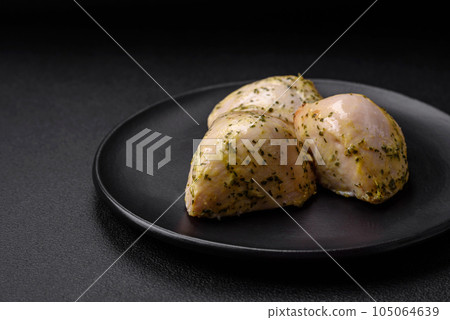 Delicious juicy grilled chicken with salt, spices and herbs with vegetables Delicious juicy grilled chicken with salt, spices and herbs with vegetables 105064639