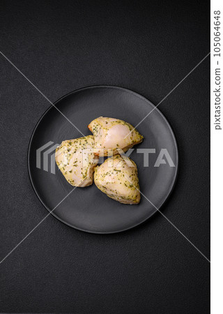 Delicious juicy grilled chicken with salt, spices and herbs with vegetables 105064648