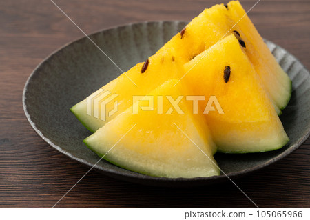 西瓜 小玉 黃色 特寫 切片 Yellow watermelon スイカ 黄色 黄西瓜 黄肉西瓜 105065966