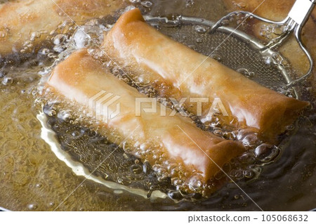 fry spring rolls fry spring rolls 105068632