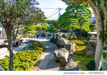 [Important Preservation District for Groups of Traditional Buildings] Tokoro Kami no Shoya Mikamo Residence Modern Garden 1 Oyama-cho, Saihaku-gun, Tottori Prefecture 105069521