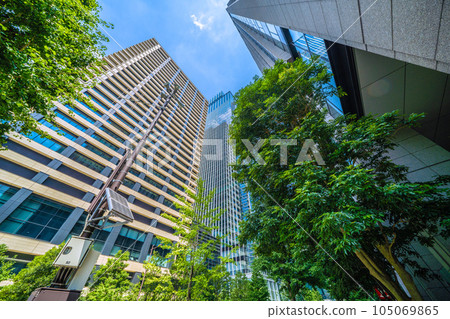 日本東京景觀 從大手町公園大樓前看大手町的辦公樓。防災都市東京：內政部舊址 105069865