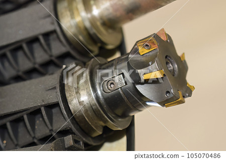 The face milling cutter  in the tool magazine. 105070486