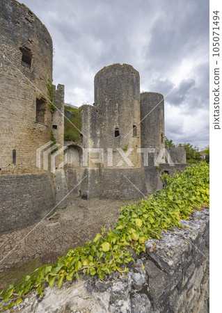 Villandraut castle (Chateau de Villandraut) Gironde departement, Aquitaine, France 105071494