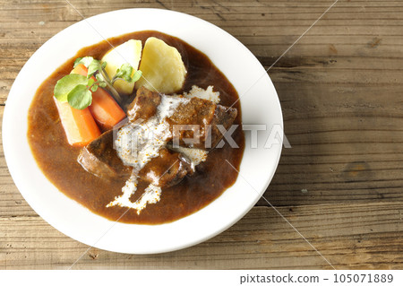 A bird's-eye view of hot beef stew with watercress, carrots, potatoes and thick-sliced beef tongue covered with fresh cream A bird's-eye view of hot beef stew with watercress, carrots, potatoes and thick-sliced beef tongue covered with fresh cream 105071889