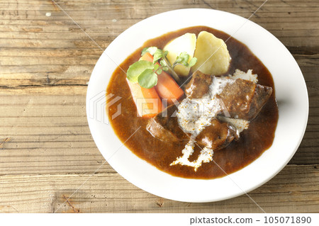 A bird's-eye view of hot beef stew with watercress, carrots, potatoes and thick-sliced beef tongue covered with fresh cream A bird's-eye view of hot beef stew with watercress, carrots, potatoes and thick-sliced beef tongue covered with fresh cream 105071890