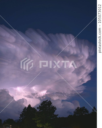 summer sky and thunder 105073012