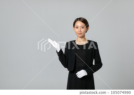 穿喪服的女人信息 105074990