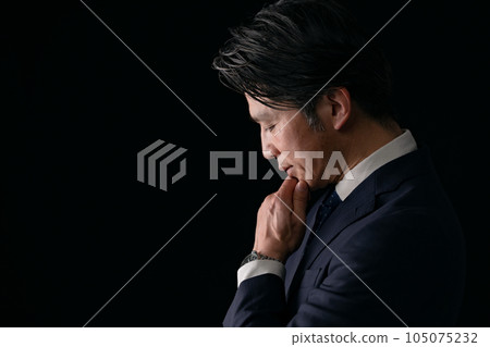 thinking businessman 105075232