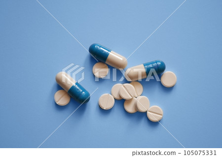 capsules and tablets on a blue background, photos for a medical website, medicines, a banner for a medical clinic, medical care, a place for text capsules and tablets on a blue background, photos for a medical website, medicines, a banner for a medical clinic, medical care, a place for text 105075331