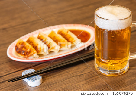 餃子和起泡酒 餃子和起泡酒 105076279