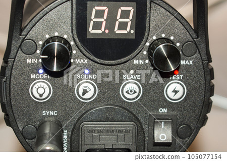 studio flash back panel display 105077154