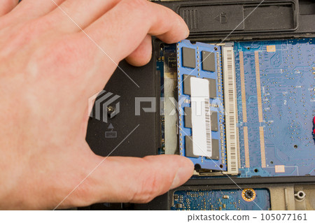 broken laptop, motherboard failure, hard drive, hardware problems, backup of information 105077161