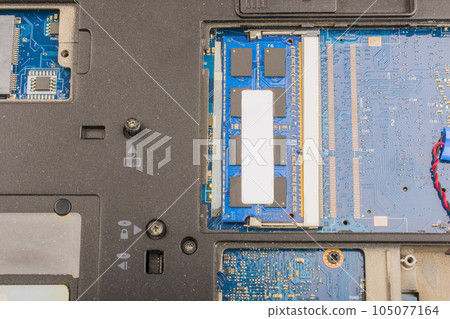 broken laptop, motherboard failure, hard drive, hardware problems, backup of information 105077164