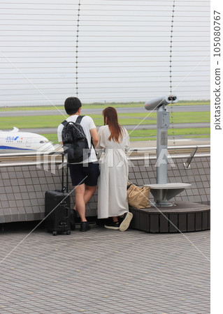 羽田機場展望台 旅客在展望台觀看飛機起飛 105080767