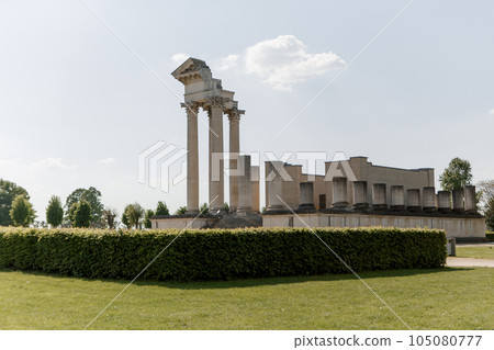 roman greek ancient architecture large columns fauna roman greek ancient architecture large columns fauna 105080777