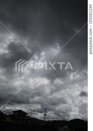 Black clouds covering the sky between the rainy season in July 105081284