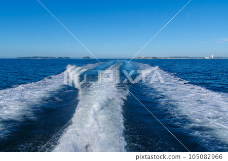 從前往作島(愛知縣)的渡輪上看到的日間島和筱島 從前往作島(愛知縣)的渡輪上看到的日間島和筱島 105082966