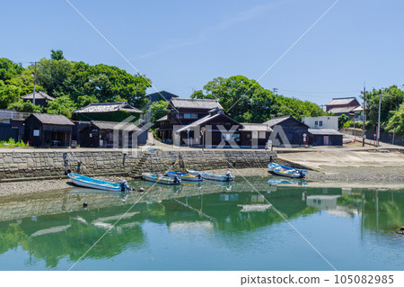 Village of black walls near Sakushima West Port (Aichi Prefecture) Village of black walls near Sakushima West Port (Aichi Prefecture) 105082985