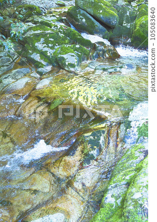 水流雕刻的岩石風景鳥取縣赤羽川洞穴群水彩畫 水流雕刻的岩石風景鳥取縣赤羽川洞穴群水彩畫 105083640