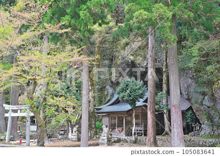 [Fudoin Iwayado] Iwayado, Wakasa Town, Yazu District, Tottori Prefecture 105083641