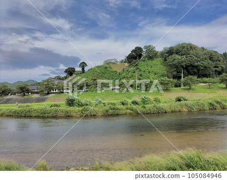 夏季的富田川,流經日本第一山城月山戶田城 夏季的富田川,流經日本第一山城月山戶田城 105084946