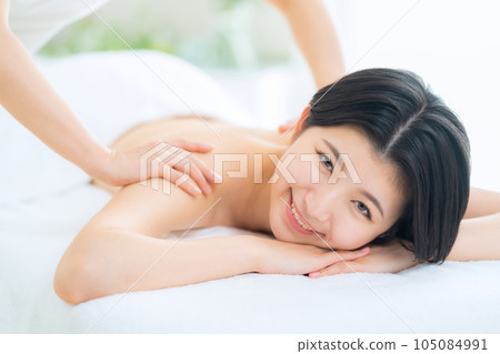 一個年輕的女人接受美學 105084991