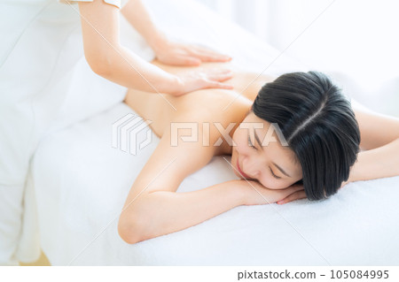 A young woman receiving an esthetics 105084995