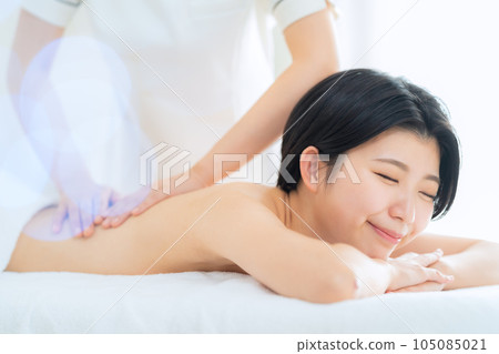一個年輕的女人接受美學 105085021