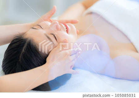 A young woman who is already having an esthetic treatment at an esthetic salon A young woman who is already having an esthetic treatment at an esthetic salon 105085031