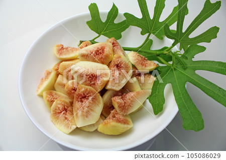 Cut fig Cut fig 105086029